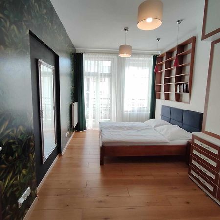 Apartament Przy Galerii Forum Gliwice Witkiewicza エクステリア 写真
