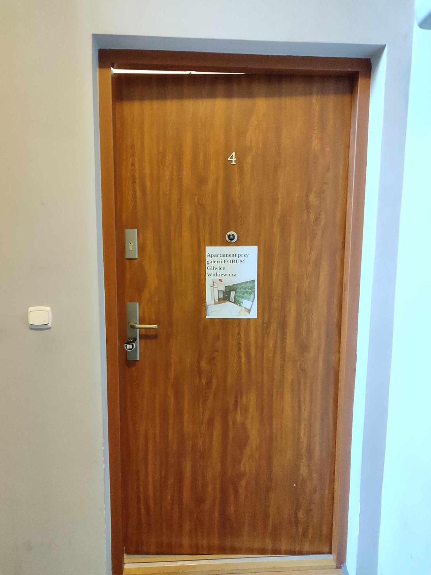 Apartament Przy Galerii Forum Gliwice Witkiewicza エクステリア 写真
